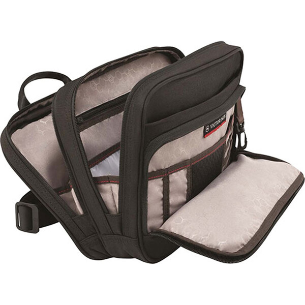 Сумка наплечная VICTORINOX Travel Companion 4 л., горизонтальная.